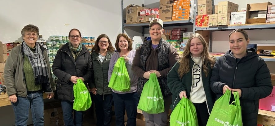 Each week, groups of volunteers fill the bags with nutritious and easy to prepare food. Each bag contains 2 breakfasts, 2 lunches, 2 dinners, snacks, vegetables and fruits.